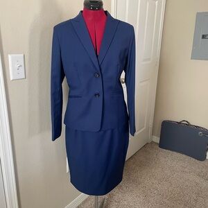 Sumisurra blue suit. Includes blazer and matching pencil skirt.